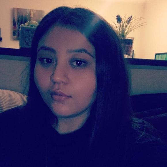 Meet your Posher, Ariana - Picture 1 of 1